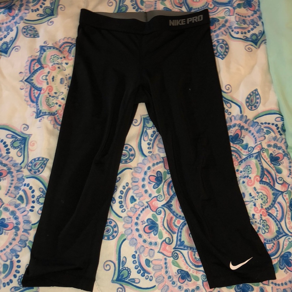Cropped Nike Pro Leggings